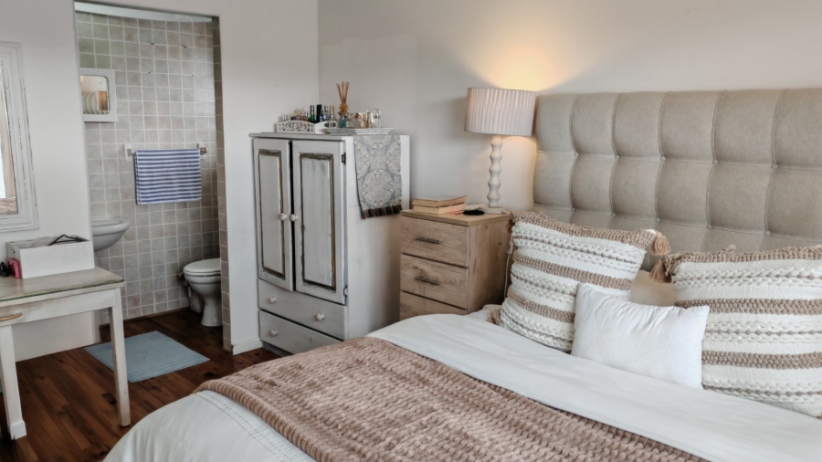 5 Bedroom Property for Sale in Reebok Western Cape